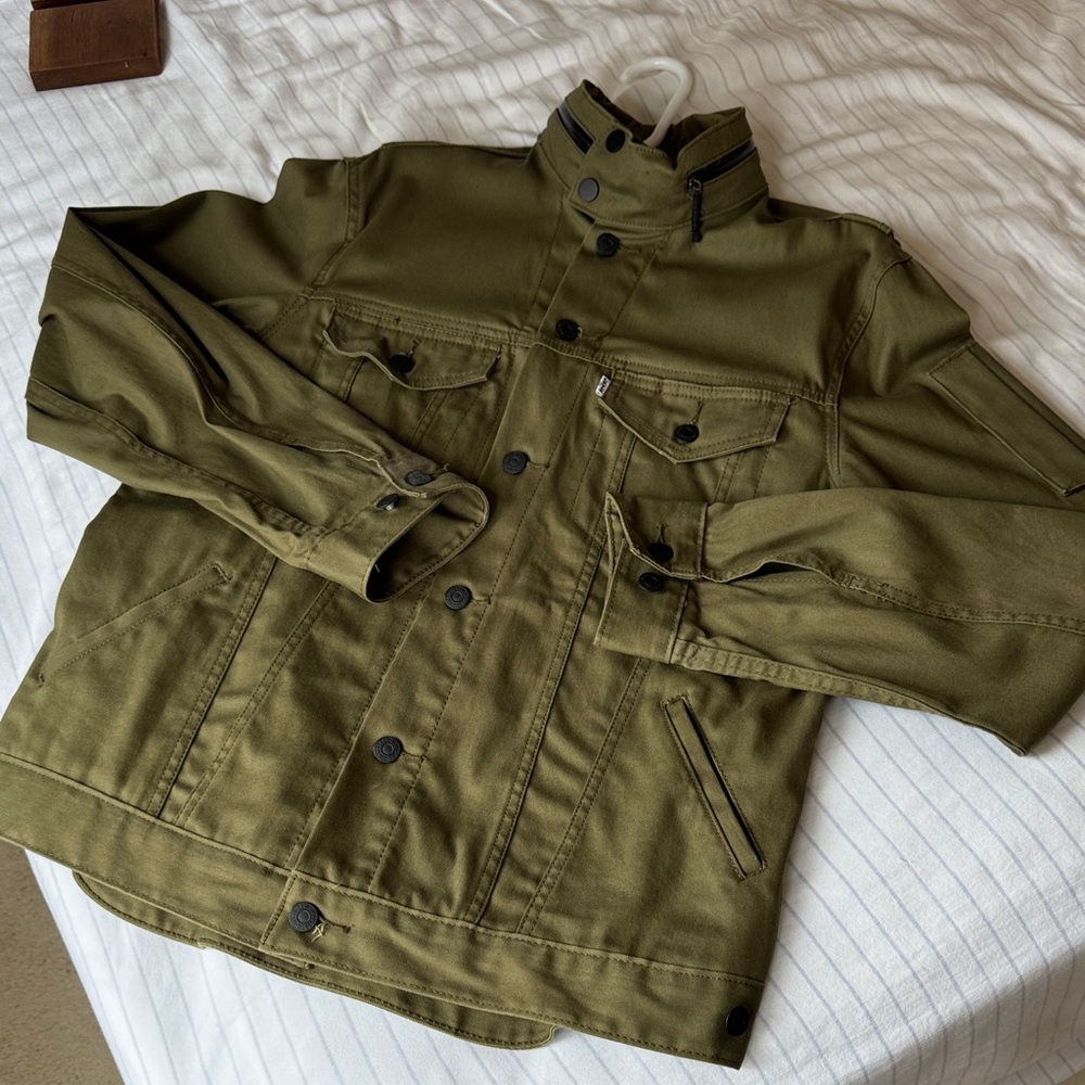 Men Vintage Levis Olive Green Cafe racer canvas / cotton Jacket w/ packable hood
